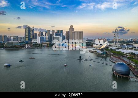 SINGAPUR - 31. Januar 2020: Luftaufnahme der Marina Bay von Singapur Stockfoto