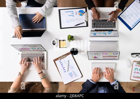 Geschäftsleuten Konferenzraum Meeting Im Büro. Über Ansicht Stockfoto