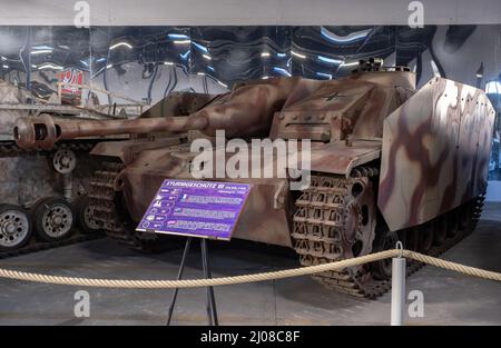 Saumur, Frankreich - 26. Februar 2022: Deutscher Sturmschutz III (StuG III SD. Kfz. L 142, S. Panzermuseum in Saumur (Musée des Blindes). Zweiter Weltkrieg exh Stockfoto