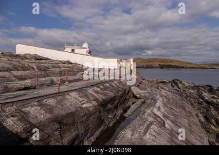 Leuchtturm auf der Insel Valencia an der Atlantikküste der Grafschaft Kerry, Irland Stockfoto