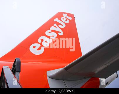 Easy Jet Airbus 320 am Flughafen Belfast Stockfoto
