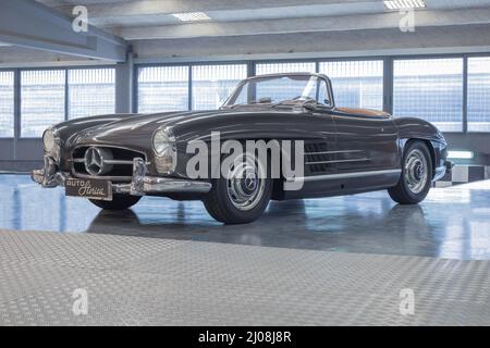 BARCELONA, SPANIEN-20. NOVEMBER 2021: 1962 Mercedes-Benz 300SL Roadster (W 198) Stockfoto