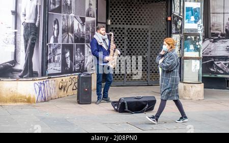 Saxophonist Busker auf der Straße in Zagreb, Kroatien Stockfoto