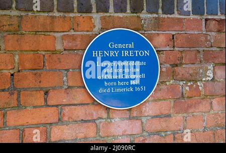 Blaue Gedenktafel zur Geburtsstätte von General Henry Ireton in Attenborough, Nottingham Nottinghamshire, England Stockfoto