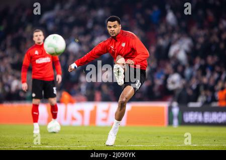 Kopenhagen, Dänemark. 17. März 2022. Cody Gakpo (11) vom PSV Eindhoven beim Aufwärmen vor dem Spiel der UEFA Europa Conference League zwischen dem FC Kopenhagen und dem PSV Eindhoven im Kopenhagener Park. (Foto: Gonzales Photo/Alamy Live News Stockfoto