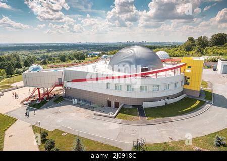 10. Juli 2021, Nowosibirsk, Russland: Luftaufnahme des Großen Planetariums von Nowosibirsk Stockfoto