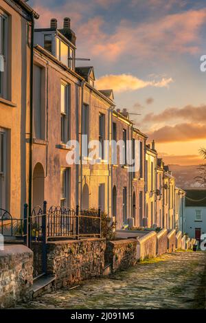 Alpha Place, Appledore, North Devon - das einzige erhaltene Beispiel einer gepflasterten Straße in Appledore, Alpha Place ist eine Terrasse von Häusern, die Remaine hat Stockfoto