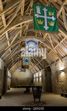 Großbritannien, England, Somerset, Pilton Village. Die Tithe Barn aus dem 12.. Jahrhundert wurde von Michael Evis vom Worthy Farm & Glastonbury Festival restauriert. Stockfoto