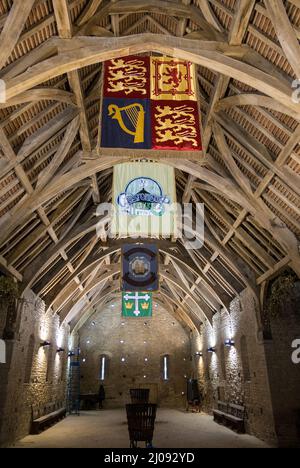 Großbritannien, England, Somerset, Pilton Village. Die Tithe Barn aus dem 12.. Jahrhundert wurde von Michael Evis vom Worthy Farm & Glastonbury Festival restauriert. Stockfoto