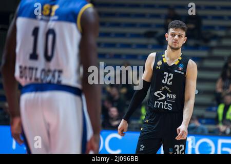 Belgrad, Serbien, 16.. März 2022. Uros Trifunovic von Partizan Nis Belgrade reagiert während des EuroCup-Basketballmatches zwischen Partizan Nis Belgrade und Boulogne Metropolitans 92 in Belgrad, Serbien. 16. März 2022. Kredit: Nikola Krstic/Alamy Stockfoto