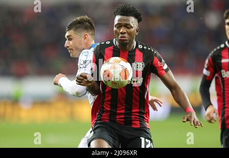 Leverkusen, Deutschland. 17. Mär, 2022. firo : 03/17/2022 Fußball: UEFA Euro League Europe, Saison 2021/2022, Bayer Leverkusen - Atalanta Bergamo Edmond Tapsoba Credit: dpa/Alamy Live News Stockfoto