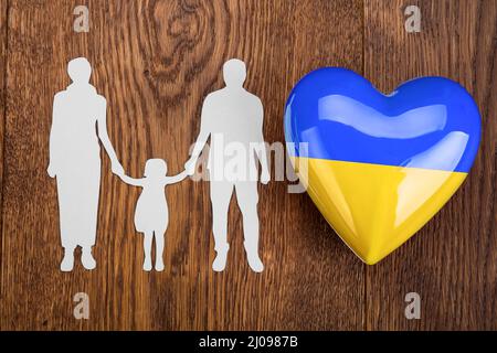 Familie Aus Der Ukraine Krankenversicherung Und Lebensschutz Konzept Stockfoto