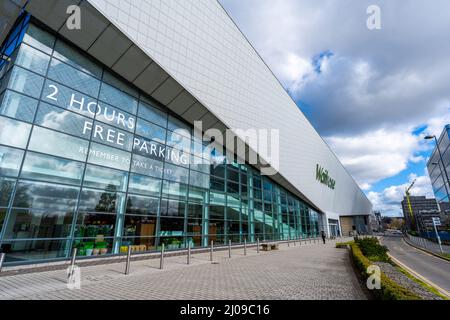 Basingstoke, Hampshire, Großbritannien - 18 2022. März: Waitrose Store auf Basing View Stockfoto