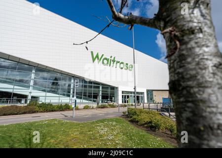 Basingstoke, Hampshire, Großbritannien - 18 2022. März: Waitrose Store auf Basing View Stockfoto