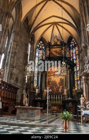 Hochaltar mit Tobias Pocks 'die Steinigung des heiligen Stephanus' (1640-47) Stephansdom, Wien, Österreich, 22. Mai 2019. Stockfoto
