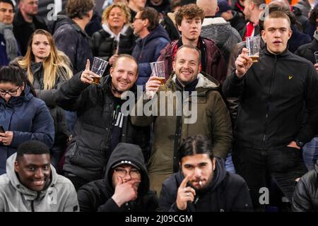 Rotterdam, Niederlande. 17. März 2022. Rotterdam - Supporters of Feyenoord während des Spiels zwischen Feyenoord gegen FK Partizan im Stadion Feijenoord De Kuip am 17. März 2022 in Rotterdam, Niederlande. Kredit: Kasten zu Kasten Abbildungen/Alamy Live Nachrichten Stockfoto