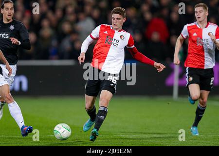 Rotterdam, Niederlande. 17. März 2022. ROTTERDAM, NIEDERLANDE - 17. MÄRZ: Guus Til von Feyenoord Rotterdam während des UEFA Conference League-Spiels zwischen Feyenoord und FK Partizan in de Kuip am 17. März 2022 in Rotterdam, Niederlande (Foto von Peter Lous/Orange Picics) Credit: Orange Pics BV/Alamy Live News Stockfoto