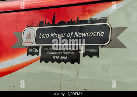 91130 Oberbürgermeister des Newcastle Virgin Train am Peterborough Bahnhof in Cambridgeshire, Großbritannien Stockfoto