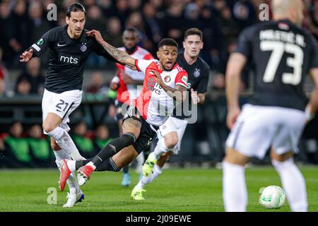 Rotterdam, Niederlande. 17. März 2022. ROTTERDAM, NIEDERLANDE - 17. MÄRZ: Reiss Nelson von Feyenoord Rotterdam während des UEFA Conference League-Spiels zwischen Feyenoord und FK Partizan in de Kuip am 17. März 2022 in Rotterdam, Niederlande (Foto von Peter Lous/Orange Picics) Credit: Orange Pics BV/Alamy Live News Stockfoto