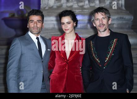 17.. März 2022. London, Großbritannien Oscar Isaac, May Calamawy und Ethan Hawke bei der Special Screening of Marvel Studios Moon Knight, The British Museum, London. Photo Copyright: Doug Peters/EMPICS/Alamy Live News Stockfoto