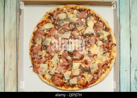 Iberische Pizza. Die Iberische Halbinsel hat uns in ihrer ganzen Ausdehnung viel zu bieten, sei es bezaubernde Landschaften, wunderbare Menschen und vor allem viel o Stockfoto