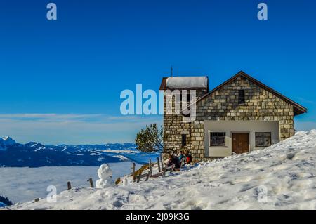 Panoramablick alipne und Schnee Blick vom Mount Rigi Kulm Kaltbad in der Nähe von Vitznau, Schweiz Stockfoto
