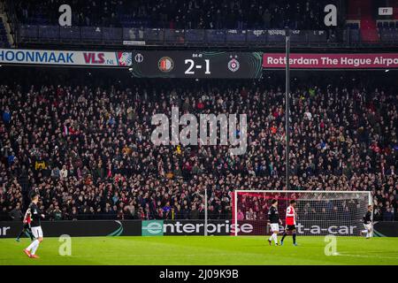 Rotterdam, Niederlande. 17. März 2022. Rotterdam - das Ergebnis während des Spiels zwischen Feyenoord gegen FK Partizan im Stadion Feijenoord De Kuip am 17. März 2022 in Rotterdam, Niederlande. Kredit: Kasten zu Kasten Abbildungen/Alamy Live Nachrichten Stockfoto