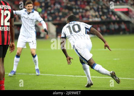 Leverkusen, Deutschland. 17. März 2022. Europa League, Runde 16, zweite Etappe, Bayer 04 Leverkusen gegen Atalanta Bergamo, Jeremie Boga (Bergamo) feiert nach dem Tor. Quelle: Jürgen Schwarz/Alamy Live News Stockfoto