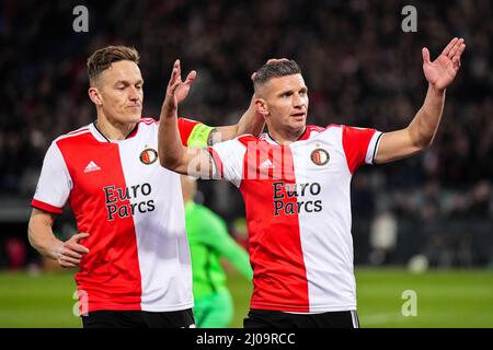 Rotterdam, Niederlande. 17. März 2022. Rotterdam - Jens Toornstra von Feyenoord, Bryan Linssen von Feyenoord während des Spiels zwischen Feyenoord und FK Partizan im Stadion Feijenoord De Kuip am 17. März 2022 in Rotterdam, Niederlande. Kredit: Kasten zu Kasten Abbildungen/Alamy Live Nachrichten Stockfoto