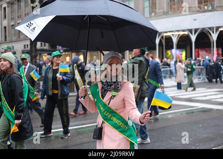 Nach 2 Jahren ohne St. Patricks Day Parade in NYC, wegen COVID . die New York City Parade ist zurückgekehrt. Stockfoto