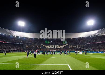 Rotterdam, Niederlande. 17. März 2022. Rotterdam - Banner der Feyenoord-Fans vor dem Spiel zwischen Feyenoord gegen FK Partizan im Stadion Feijenoord De Kuip am 17. März 2022 in Rotterdam, Niederlande. Kredit: Kasten zu Kasten Abbildungen/Alamy Live Nachrichten Stockfoto