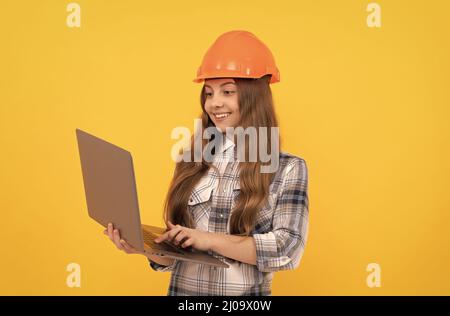 Bereit zur Arbeit. Kindheit Online-Bildung. Glücklicher Arbeitstag. Zukünftige Karriere. Stockfoto