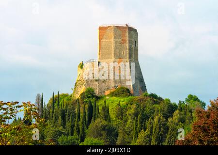 Castiglione d'Orcia (auch bekannt als Rocca di Tentennano) auf dem Hügel, Provinz Siena, Toskana, Italien Stockfoto