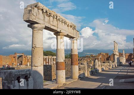 Ruinen von Pompeji, Forum, UNESCO-Weltkulturerbe, Provinz Neapel, Region Kampanien, Italien Stockfoto