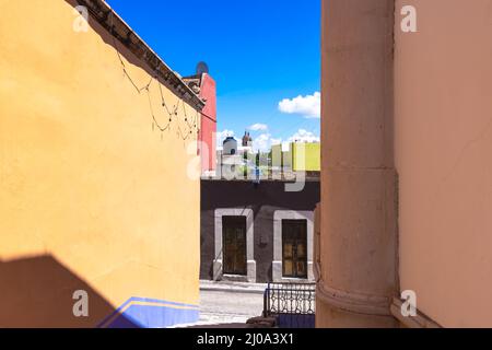 Durango, Mexiko, farbenprächtiges Stadtzentrum im Kolonialstil in der Nähe der zentralen Plaza de Armas und der Kathedrale. Stockfoto