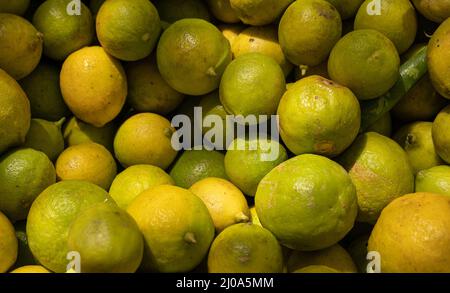 Limes Hintergrund auf dem Bauernmarkt Stockfoto