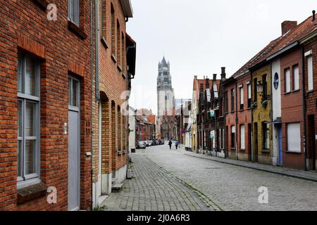 Der gotische Turm des Sint-Salvatorskathedraals (Kathedrale) in Brügge, Belgien. Stockfoto