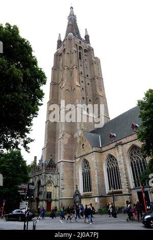 Frauenkirche Brügge ist eine gotische Kirche aus dem 13.. Jahrhundert in Brügge, Belgien. Stockfoto