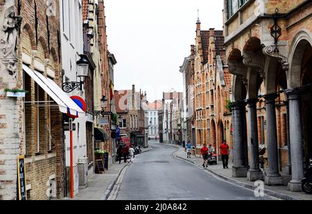 Spaziergang entlang der Eekhoutstraat in Brügge, Belgien. Stockfoto