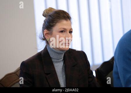 Lviv, Ukraine. 17. März 2022. Die erste stellvertretende Außenministerin der Ukraine, Emine Dzhaparova, nimmt am 17. März 2022 an dem Treffen der Außenminister der Ukraine und der Türkei in Lemberg, Westukraine, Teil. Quelle: Abaca Press/Alamy Live News Stockfoto
