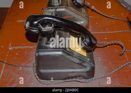 Altes analoges Telefon, das noch immer vom Eisenbahnnetz der britischen Kolonialzeit im Subkontinent genutzt wird Stockfoto