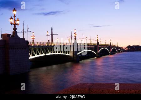 Scheidungsbrücken in St. Petersburg Weiße Nächte Stockfoto