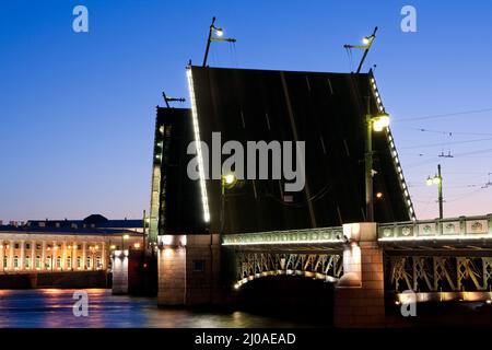 Scheidungsbrücken in St. Petersburg, Weiße Nächte Stockfoto