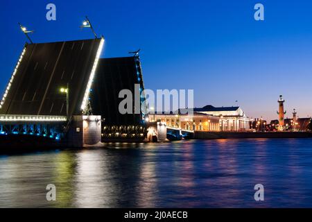 Scheidungsbrücken in St. Petersburg, Weiße Nächte Stockfoto