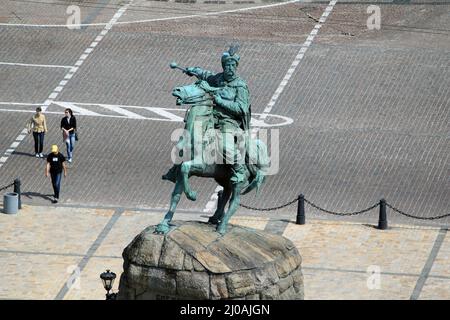 KIEW, UKRAINE - 2. MAI 2011: Es ist ein Denkmal für Hetman Bogdan Khmelnitsky, das eines der Symbole der Stadt ist. Stockfoto