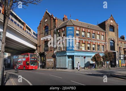 Coldharbour Works, Brixton, Großbritannien. Ein viktorianisches Lagerhaus, das in einen Arbeitsplatz und ein Geschäftszentrum für kleine Unternehmen umgewandelt wurde. Stockfoto