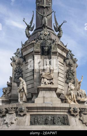 Low-Angle-Aufnahme eines historischen Gebäudes in barcelona, spanien Stockfoto