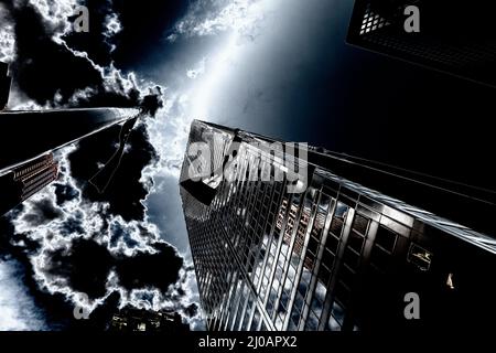 Aufnahme von hohen Gebäuden in einem niedrigen Winkel Stockfoto