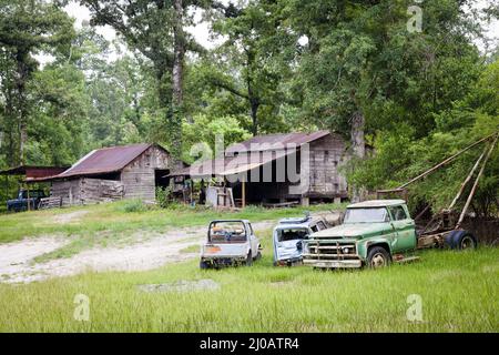 Alte Autos und Häuser Stockfoto