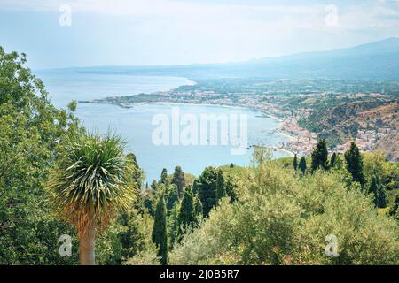 Blick auf eine der schönsten Städte in Sizilien - Taormina Stockfoto